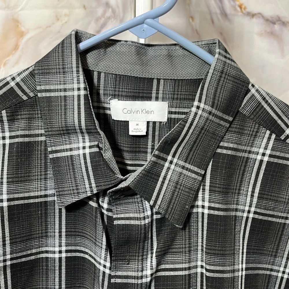 Mens Calvin Klein Black and White Plaid Long Sleeve Button Down Shirt SZ M - Picture 2 of 11